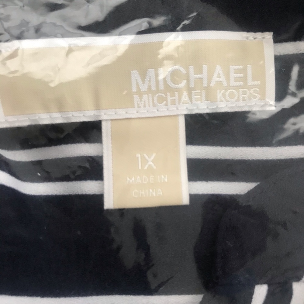 Michael Kors NWOT (fell off) Blue pinstripe Top 1X - Picture 15 of 16
